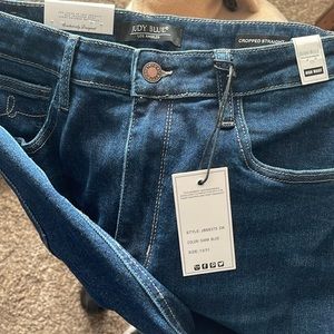 New with tags—Judy Blue freyed hem cropped jeans, size 13/31